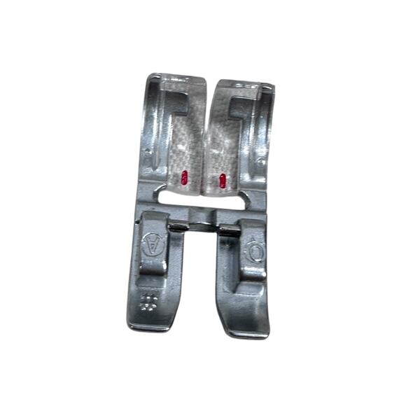 Pfaff Passport 2.0 Sewing Machine IDT System Compact FOR PARTS OR REPAIR READ - Picture 9 of 12